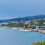 Theresa Вилла *